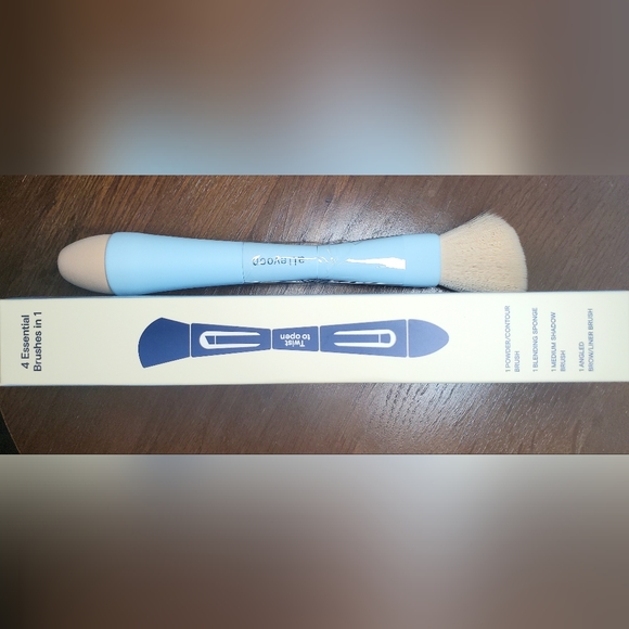 5/75$ ALLEYOOPMulti-Tasker: Makeup Brush - 4 in 1 - Picture 3 of 9